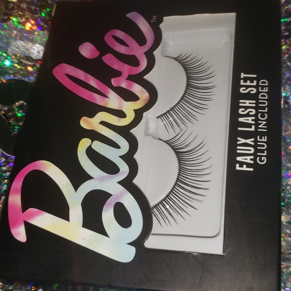 🌟HP🌟💙🧚‍♀️GIRL GLOSS PUR Barbie SOLDOUT Signature Eyelashes NWT - Picture 1 of 3